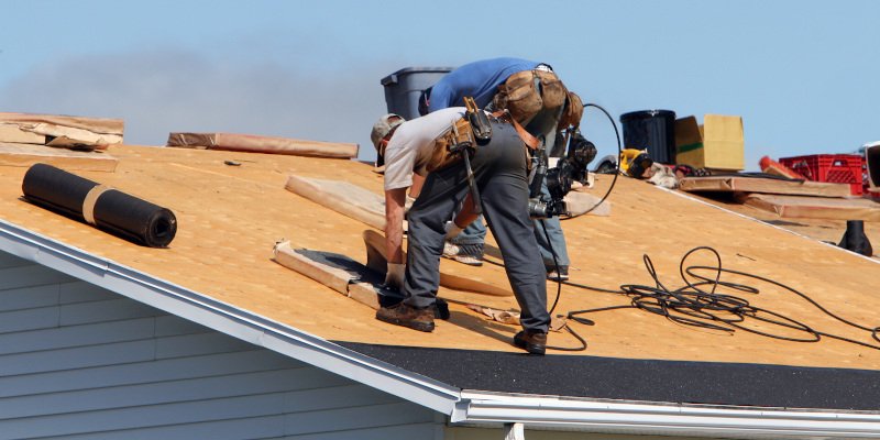 Roofer in Miami, Florida